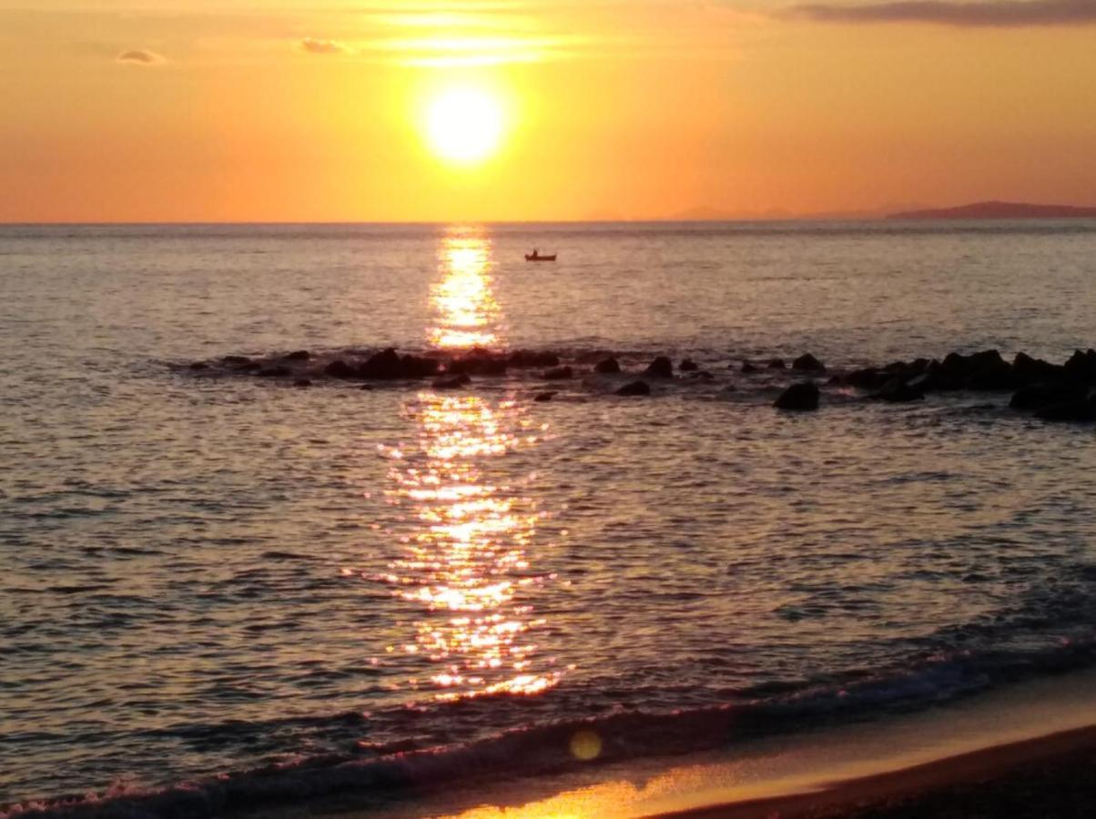 Appartamento Riviera Trilocale Wifi E Parcheggio Privato Ventimiglia Dış mekan fotoğraf
