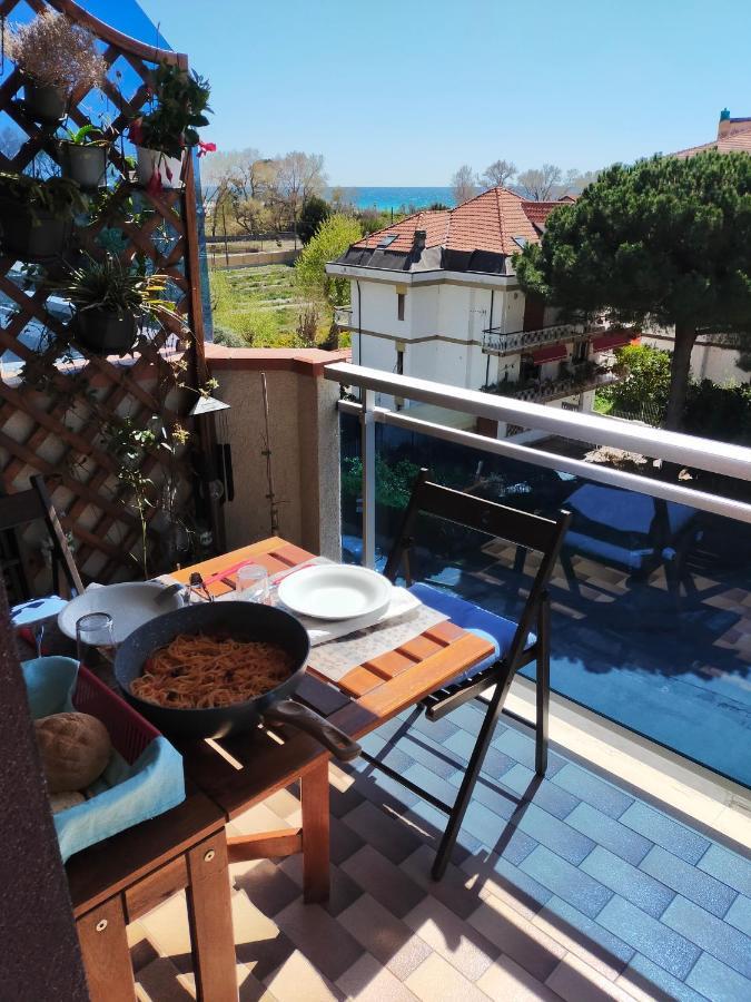 Appartamento Riviera Trilocale Wifi E Parcheggio Privato Ventimiglia Dış mekan fotoğraf