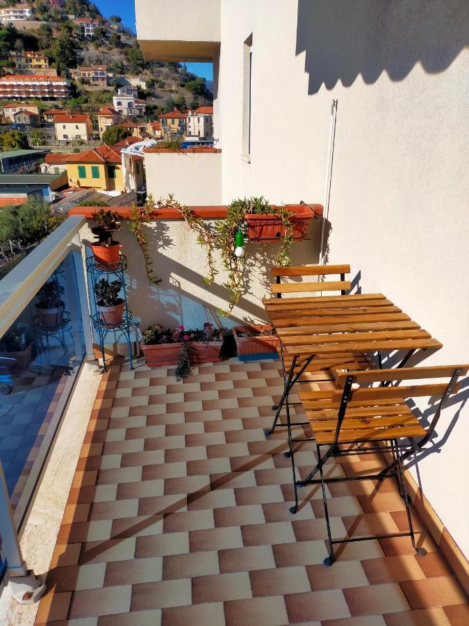 Appartamento Riviera Trilocale Wifi E Parcheggio Privato Ventimiglia Dış mekan fotoğraf